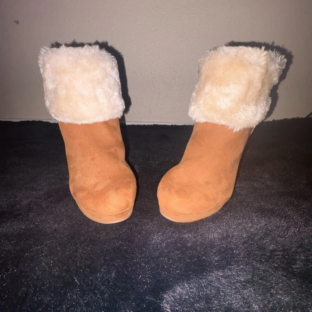Women's Tan Ankle Boots with Faux Fur Trim - Picture 3 of 16